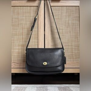NEAR MINT COACH Vintage City Black
Leather Crossbody Shoulder Bag
Handbag 9790